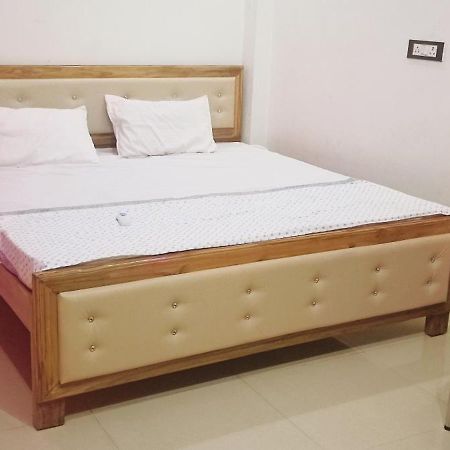 Hotel Maa Savitri Gest House Ayodhya Exteriér fotografie